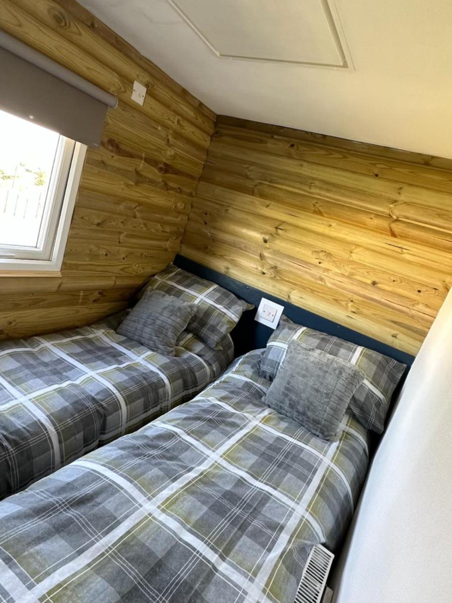 Tracey'S Hideaway - With Hot Tub & Amazing Views Hotel Llanasa Екстериор снимка