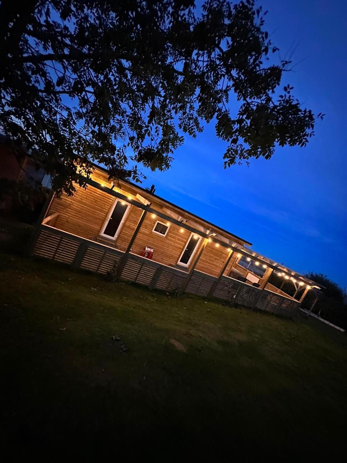 Tracey'S Hideaway - With Hot Tub & Amazing Views Hotel Llanasa Екстериор снимка